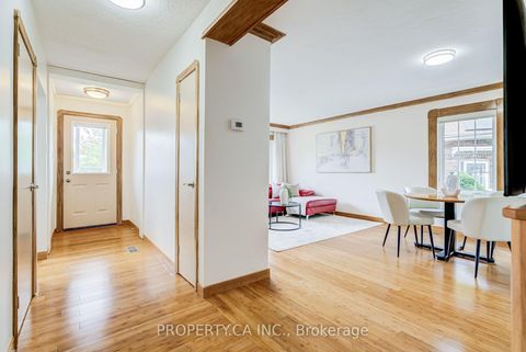 Photo 3 at 11 Barnsley Court, Maryvale, Toronto