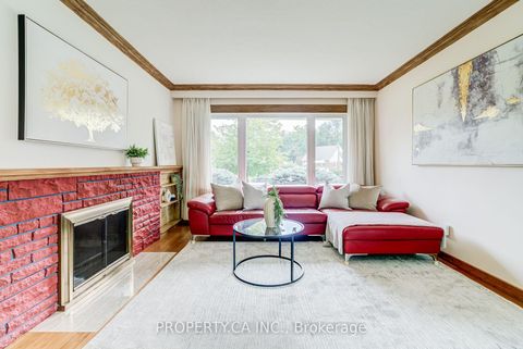 Photo 4 at 11 Barnsley Court, Maryvale, Toronto