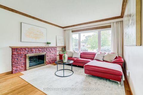 Photo 5 at 11 Barnsley Court, Maryvale, Toronto