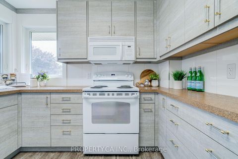 Photo 13 at 11 Barnsley Court, Maryvale, Toronto