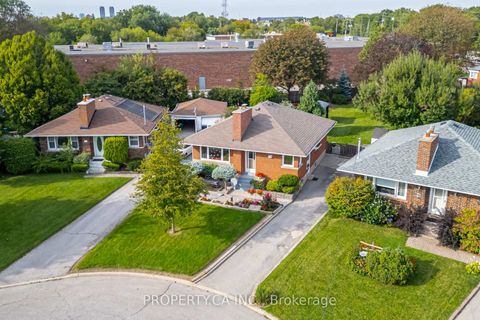 Photo 32 at 11 Barnsley Court, Maryvale, Toronto