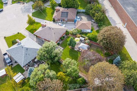 Photo 33 at 11 Barnsley Court, Maryvale, Toronto