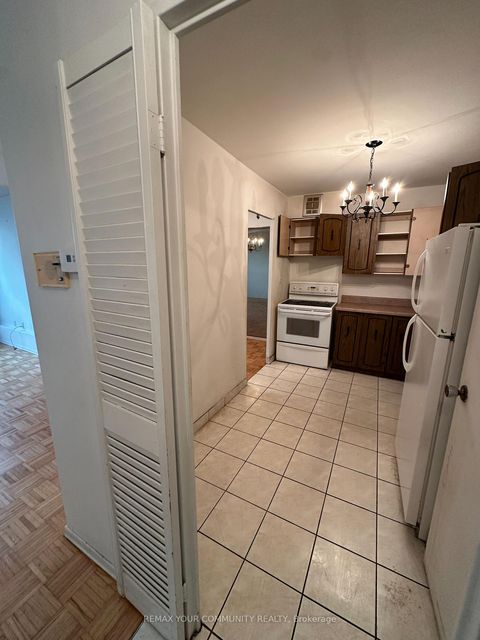 Photo 9 at 409 - 60 Pavane Linkway, Flemingdon Park, Toronto