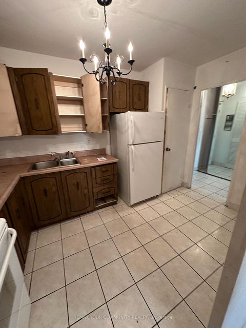 Photo 17 at 409 - 60 Pavane Linkway, Flemingdon Park, Toronto