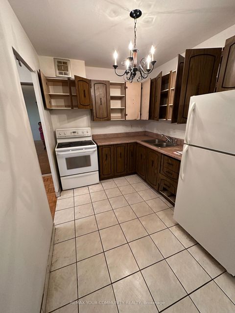 Photo 18 at 409 - 60 Pavane Linkway, Flemingdon Park, Toronto