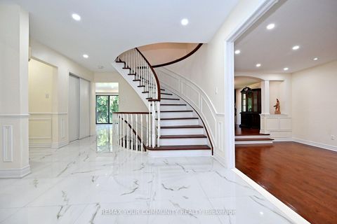 Photo 3 at 88 Cambridge Crescent, South Richvale, Richmond Hill