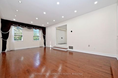 Photo 6 at 88 Cambridge Crescent, South Richvale, Richmond Hill