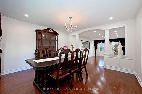 Photo 10 at 88 Cambridge Crescent, South Richvale, Richmond Hill