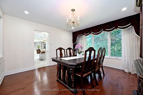 Photo 11 at 88 Cambridge Crescent, South Richvale, Richmond Hill
