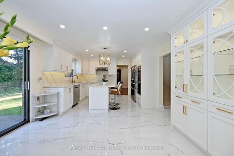 Photo 13 at 88 Cambridge Crescent, South Richvale, Richmond Hill