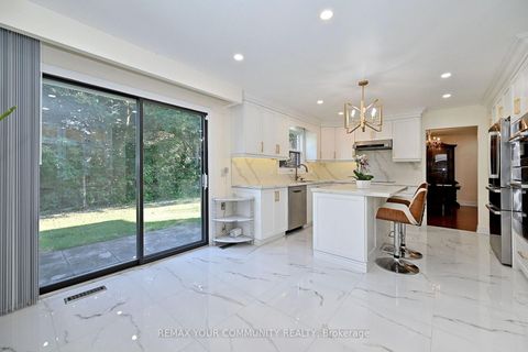 Photo 14 at 88 Cambridge Crescent, South Richvale, Richmond Hill