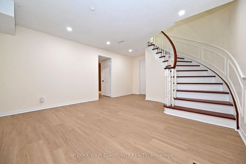 Photo 38 at 88 Cambridge Crescent, South Richvale, Richmond Hill