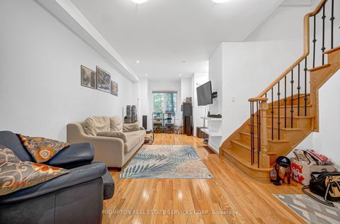 Photo 2 at 13 Flook Lane, Willowdale West, Toronto