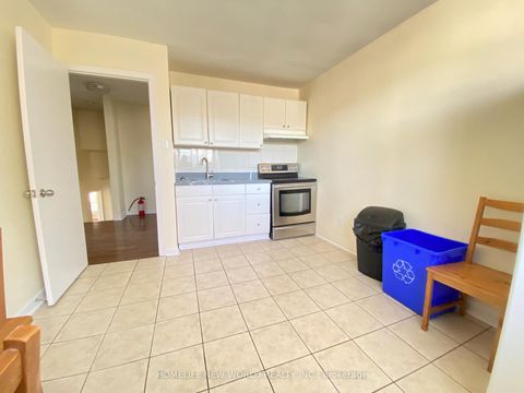 Photo 10 at 290 Sheppard Avenue W, Westgate, Toronto