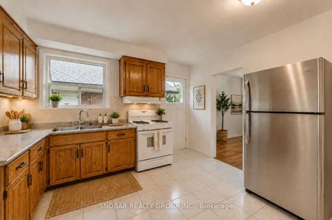 Photo 3 at 42 Clearbrooke Circle, Kipling, Toronto