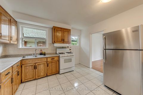 Photo 12 at 42 Clearbrooke Circle, Kipling, Toronto