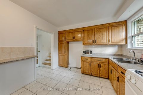 Photo 13 at 42 Clearbrooke Circle, Kipling, Toronto