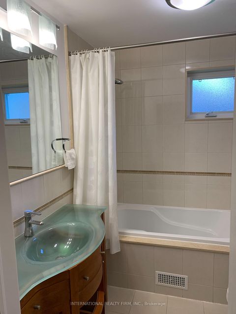 Photo 11 at 66 Dewlane Drive, Newtonbrook West, Toronto