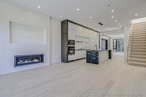 Photo 2 at 184 Falkirk Street, Nortown, Toronto