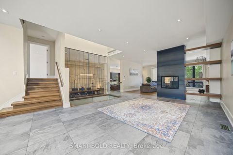 Photo 10 at 588 Conacher Drive, Newtonbrook East, Toronto