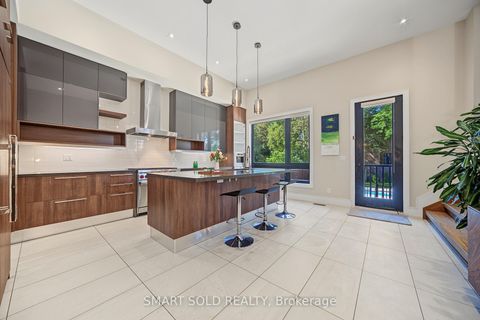 Photo 15 at 588 Conacher Drive, Newtonbrook East, Toronto
