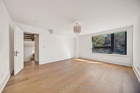 Photo 21 at 588 Conacher Drive, Newtonbrook East, Toronto