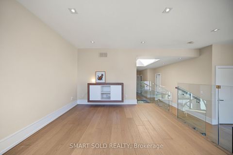 Photo 25 at 588 Conacher Drive, Newtonbrook East, Toronto