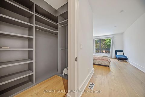 Photo 28 at 588 Conacher Drive, Newtonbrook East, Toronto