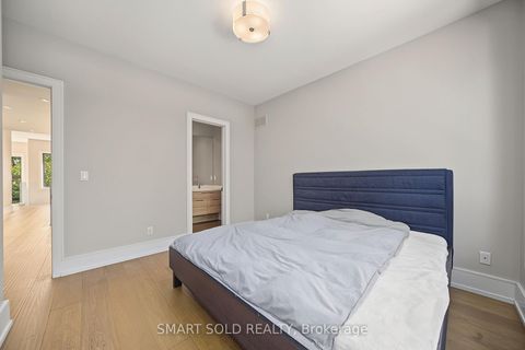 Photo 31 at 588 Conacher Drive, Newtonbrook East, Toronto