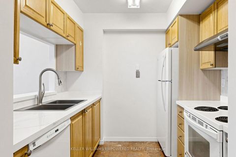 Photo 16 at 1511 - 238 Doris Avenue, Newtonbrook East, Toronto
