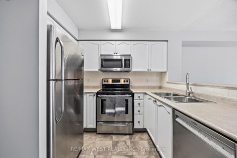 Photo 16 at 809 - 15 Michael Power Place, City Centre West, Toronto