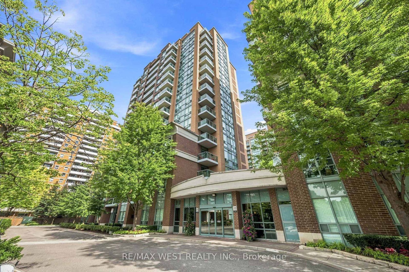 809 - 15 Michael Power Place, City Centre West, Toronto photo number 2