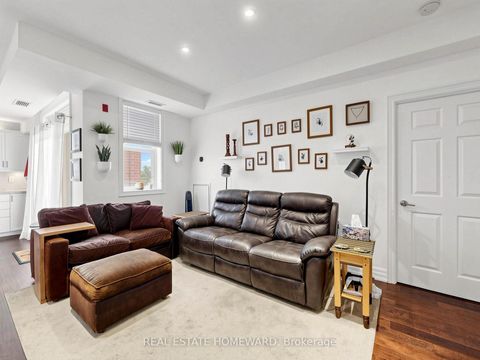 Photo 2 at 309 - 15450 Yonge Street, Aurora Heights, Aurora