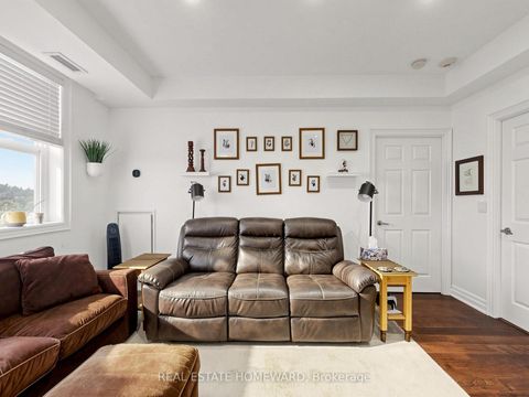 Photo 3 at 309 - 15450 Yonge Street, Aurora Heights, Aurora
