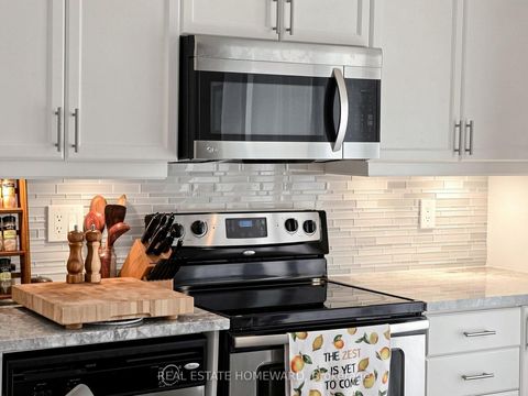 Photo 10 at 309 - 15450 Yonge Street, Aurora Heights, Aurora
