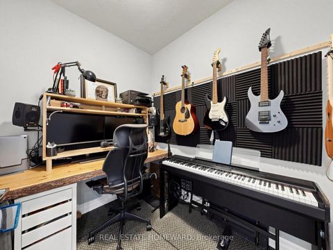 Photo 14 at 309 - 15450 Yonge Street, Aurora Heights, Aurora