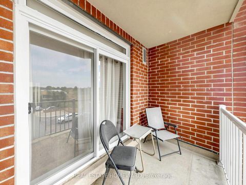 Photo 17 at 309 - 15450 Yonge Street, Aurora Heights, Aurora