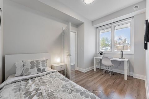 Photo 13 at 18 - 780 Sheppard Avenue E, Bayview Village, Toronto
