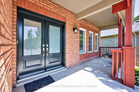 Photo 2 at 10 Purt Court, Bayshore, Barrie