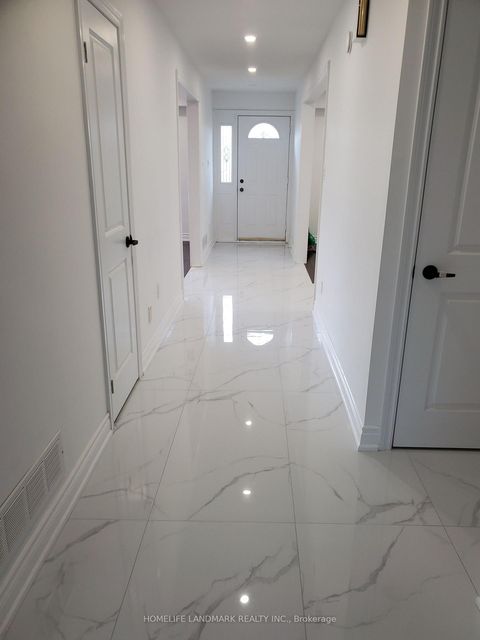 Photo 4 at 17 Maralim Road, Crosby, Richmond Hill