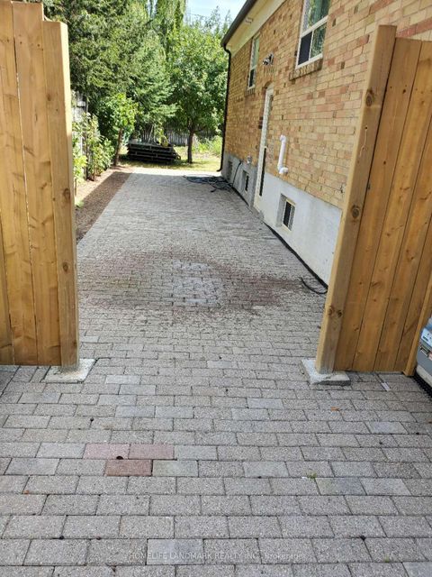 Photo 10 at 17 Maralim Road, Crosby, Richmond Hill