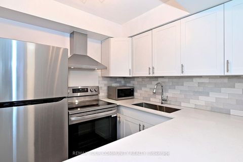 Photo 11 at 1047 - 115 George Appleton Way, CFB, Toronto