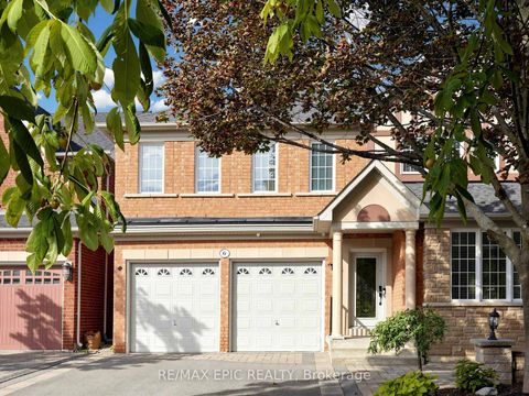 Photo 1 at 6 Malta Court, Jefferson, Richmond Hill