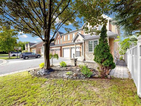 Photo 3 at 6 Malta Court, Jefferson, Richmond Hill