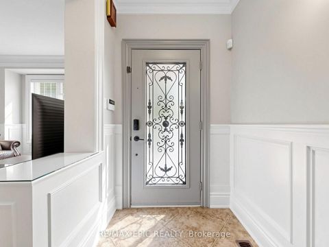 Photo 5 at 6 Malta Court, Jefferson, Richmond Hill