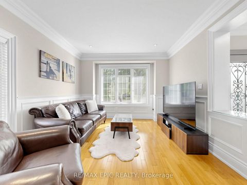 Photo 6 at 6 Malta Court, Jefferson, Richmond Hill