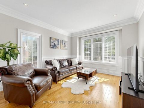 Photo 8 at 6 Malta Court, Jefferson, Richmond Hill