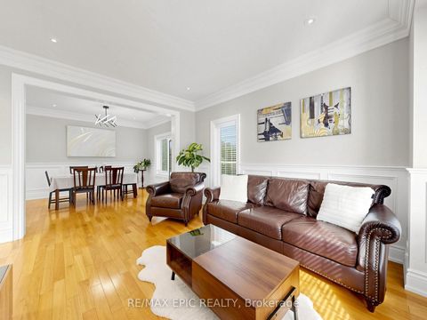 Photo 9 at 6 Malta Court, Jefferson, Richmond Hill