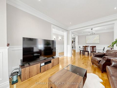 Photo 10 at 6 Malta Court, Jefferson, Richmond Hill