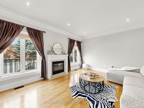 Photo 17 at 6 Malta Court, Jefferson, Richmond Hill